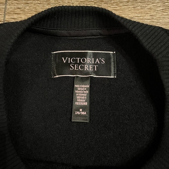Victorias Secret | VS Embroidered Logo Pullover Sweatshirt in Black Size Medium - Picture 4 of 6
